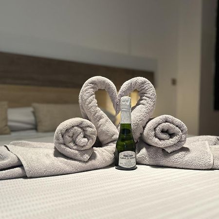 Lujo A Tu Alcance Con Spa Y Garaje Pleno Centro Huelva Kültér fotó