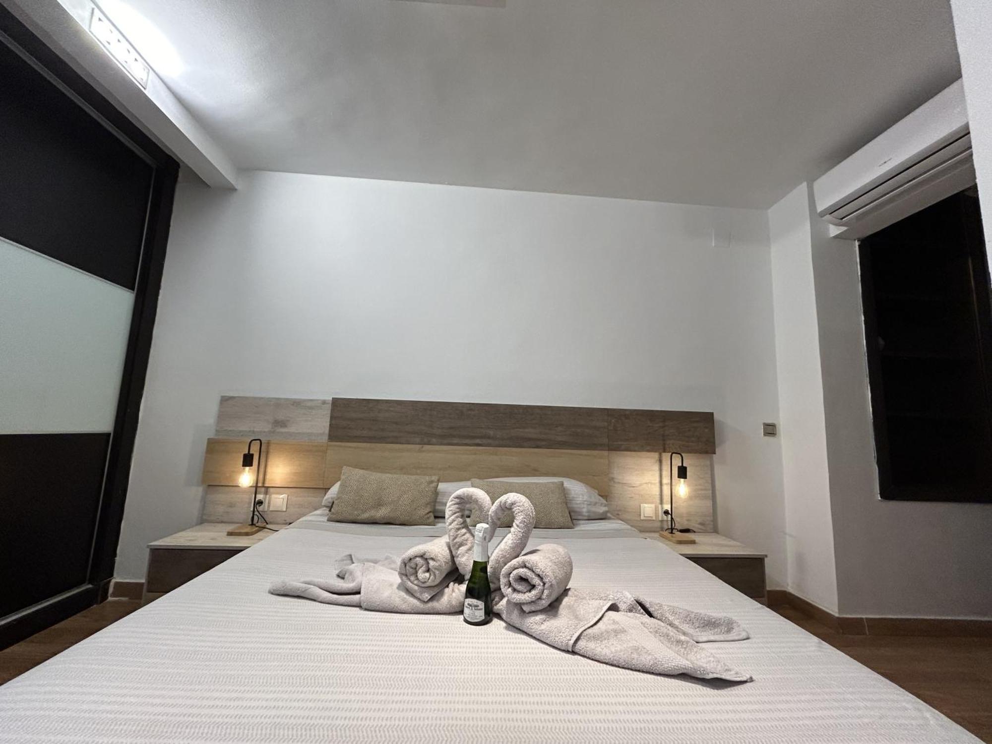 Lujo A Tu Alcance Con Spa Y Garaje Pleno Centro Huelva Kültér fotó